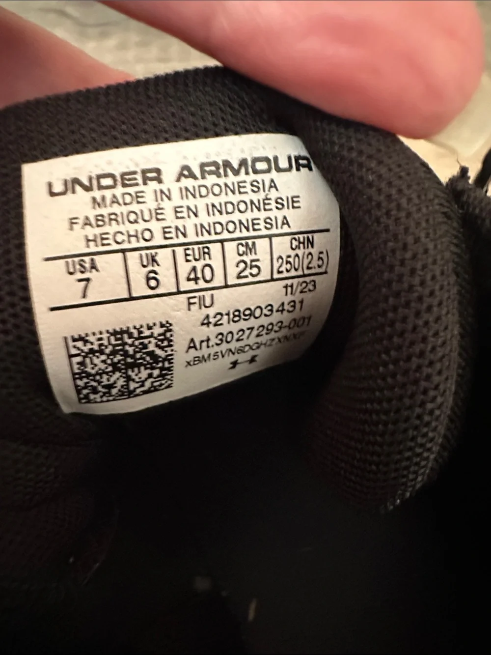 Under Armour Men's Black and White Gradient Athletic cleats Shoes